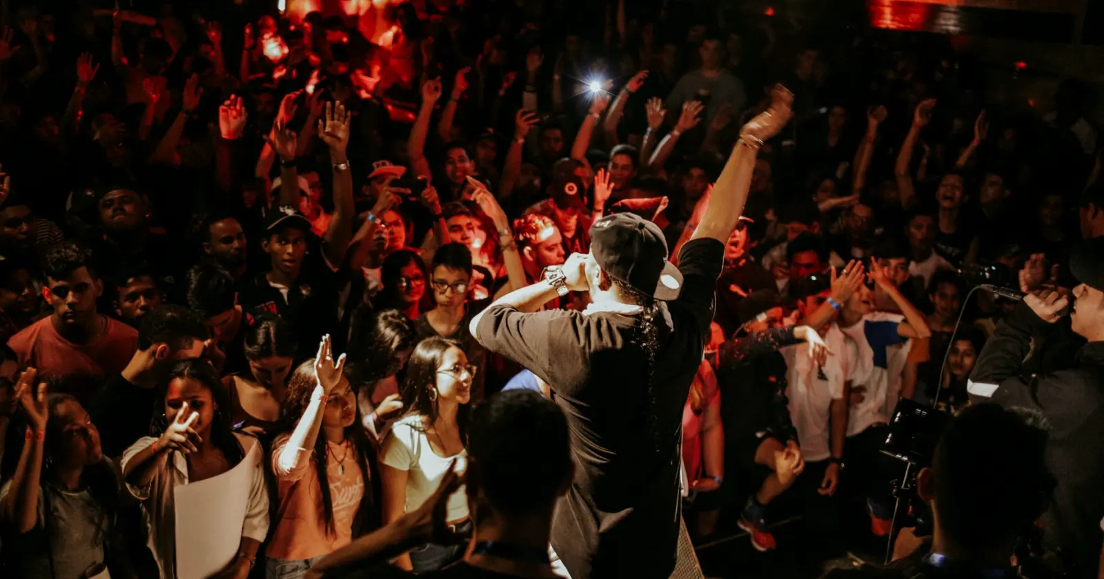 Fixed Cameras or a Roaming Crew: Choosing the Right Concert Coverage